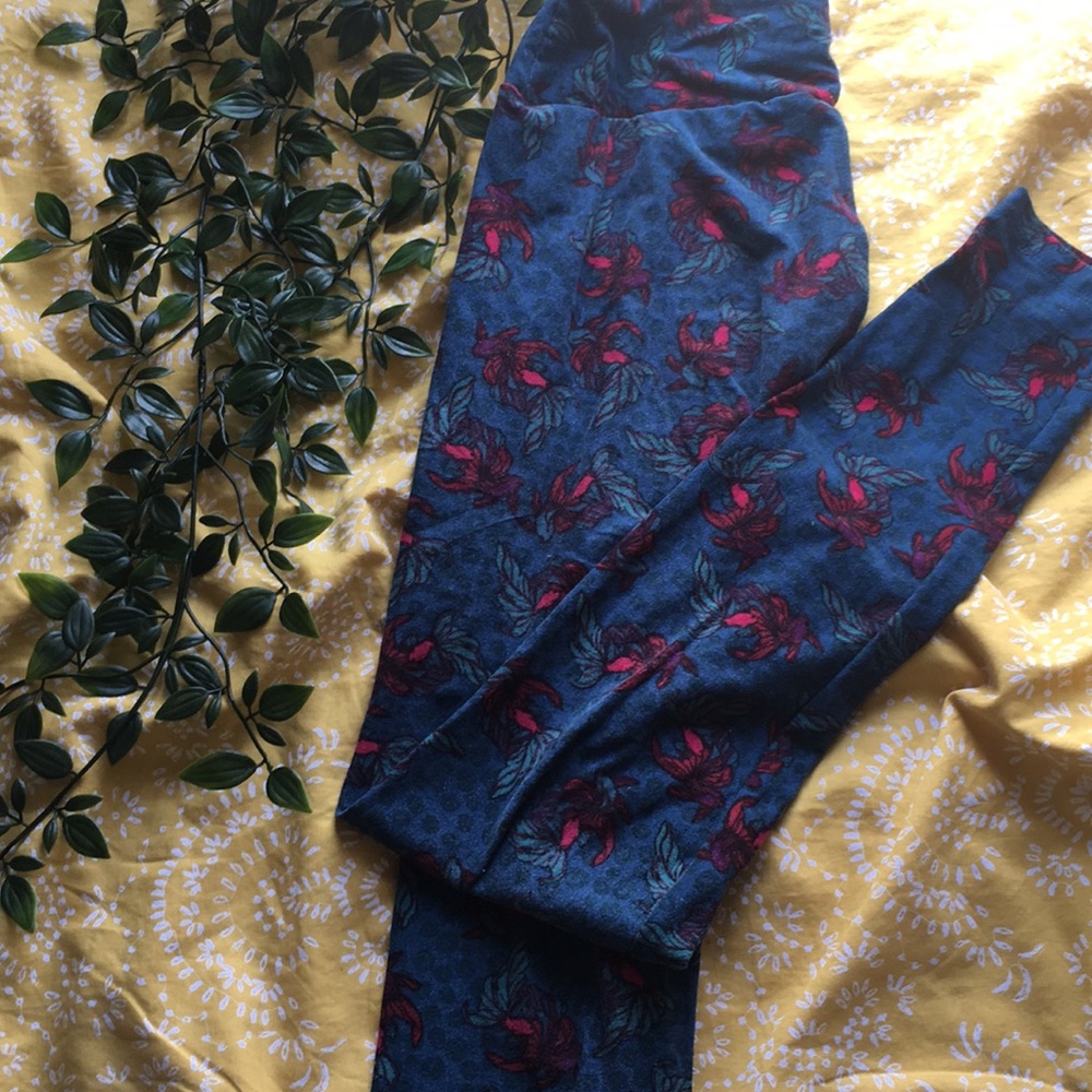 LulaRoe fish leggings!